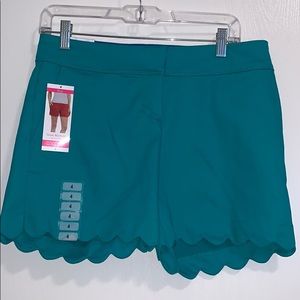 NWT Isaac Mizrahi 5” Scalloped hem shorts